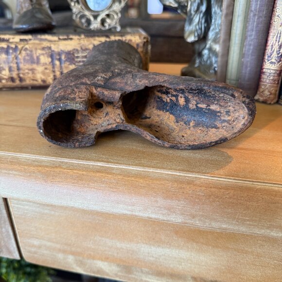 Victorian Cast Iron Boot Mold from Norwich Connecticut - Picture 9 of 16